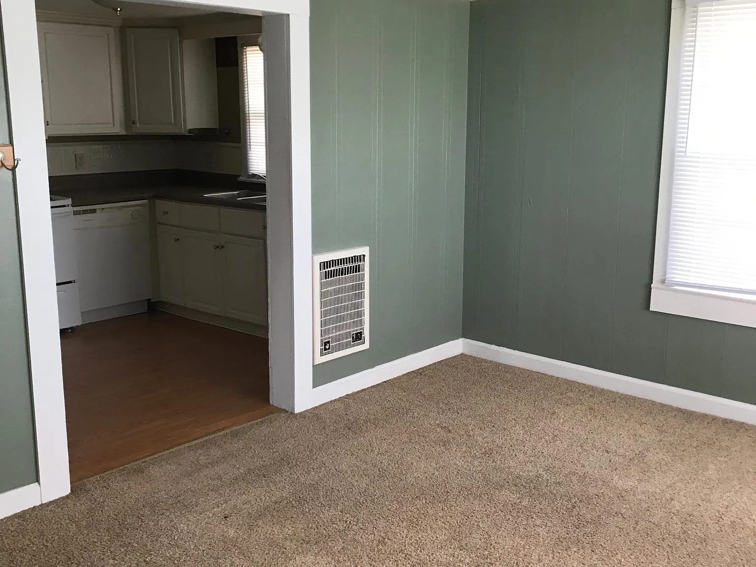 3 bed, $1,300 — Photo 3