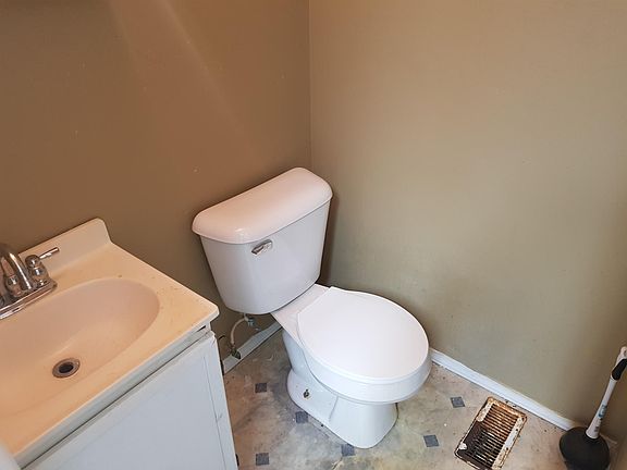 4th image of 4813 Oakwood Trl