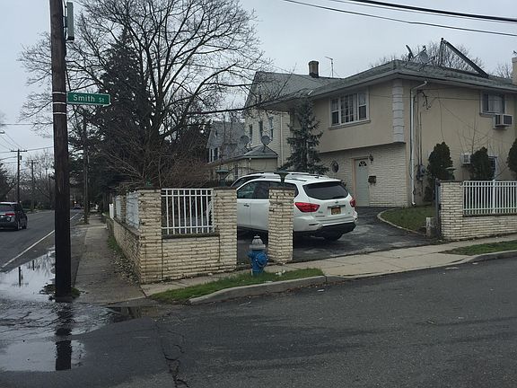 5th image of 729 West Broadway
