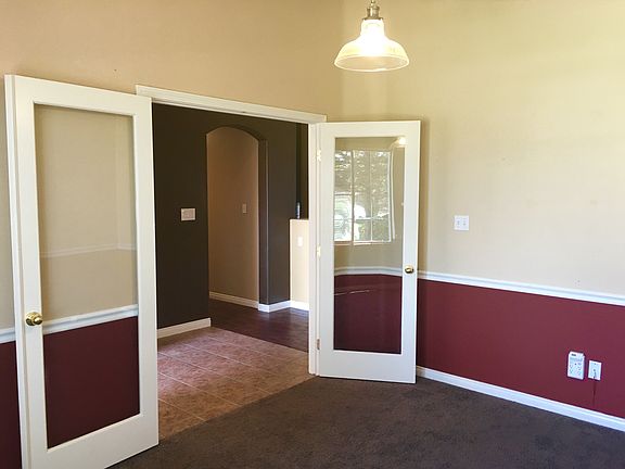 Beautiful office w/chairrail