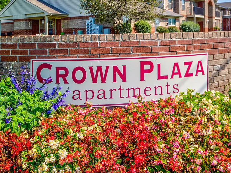 Crown Plaza Apartments — Photo 23