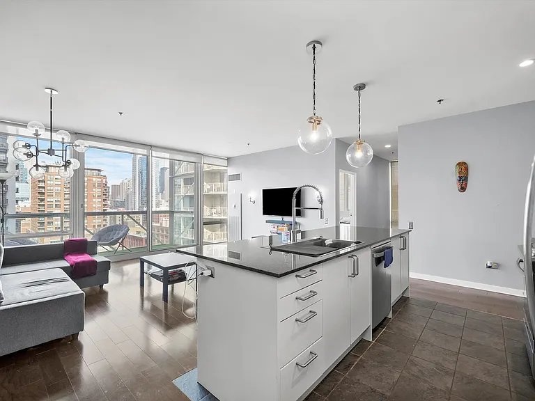 653 N Kingsbury St #1207 — Photo 14