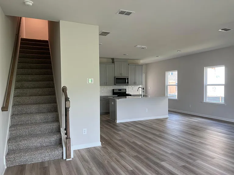 1692 Villageside Ct — Photo 5