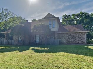 104 NE Timber Ridge Dr, Burleson, TX 76028
