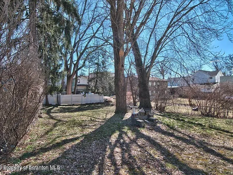 1418 Capouse Ave — Photo 6