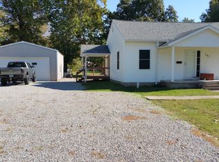 501 Austin Ave, Flora, IL 62839