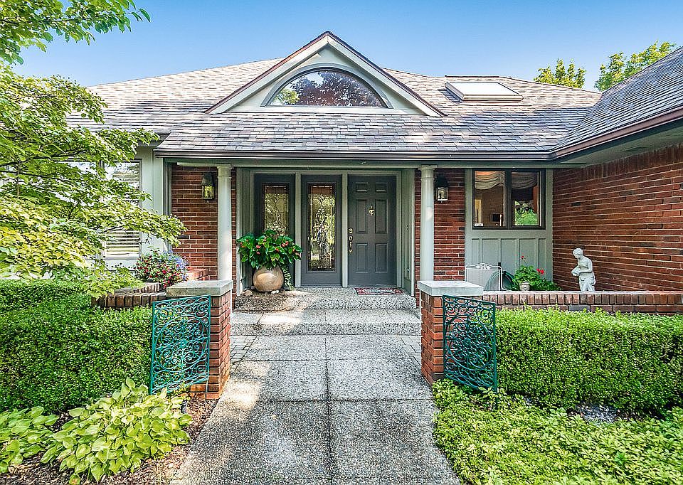 1st image of 3484 Charlevoix Dr SE