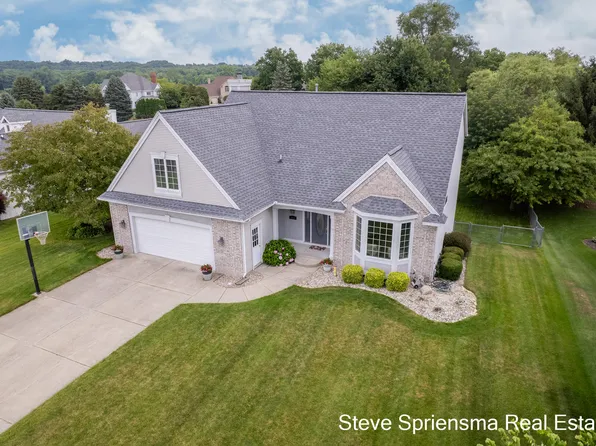 1021 Lumina Dr, Jenison, MI 49428