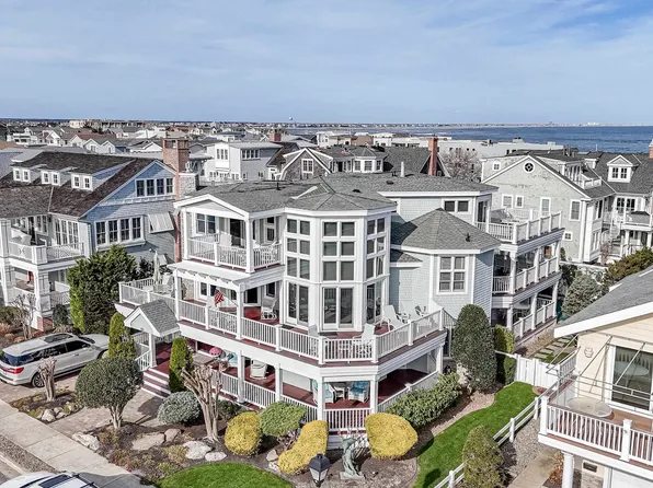 65 10th St E, Avalon, NJ 08202