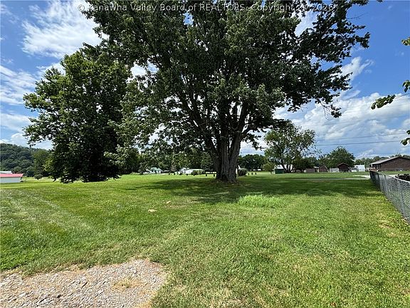 5th image of 55 Barbershop Ln