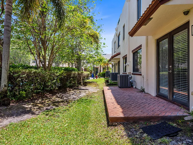 3238 SW 16th Ter #3238 — Photo 26