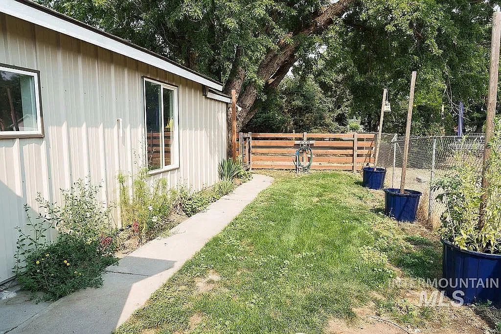 2 bed, 730 sqft, $1,700 — Photo 3