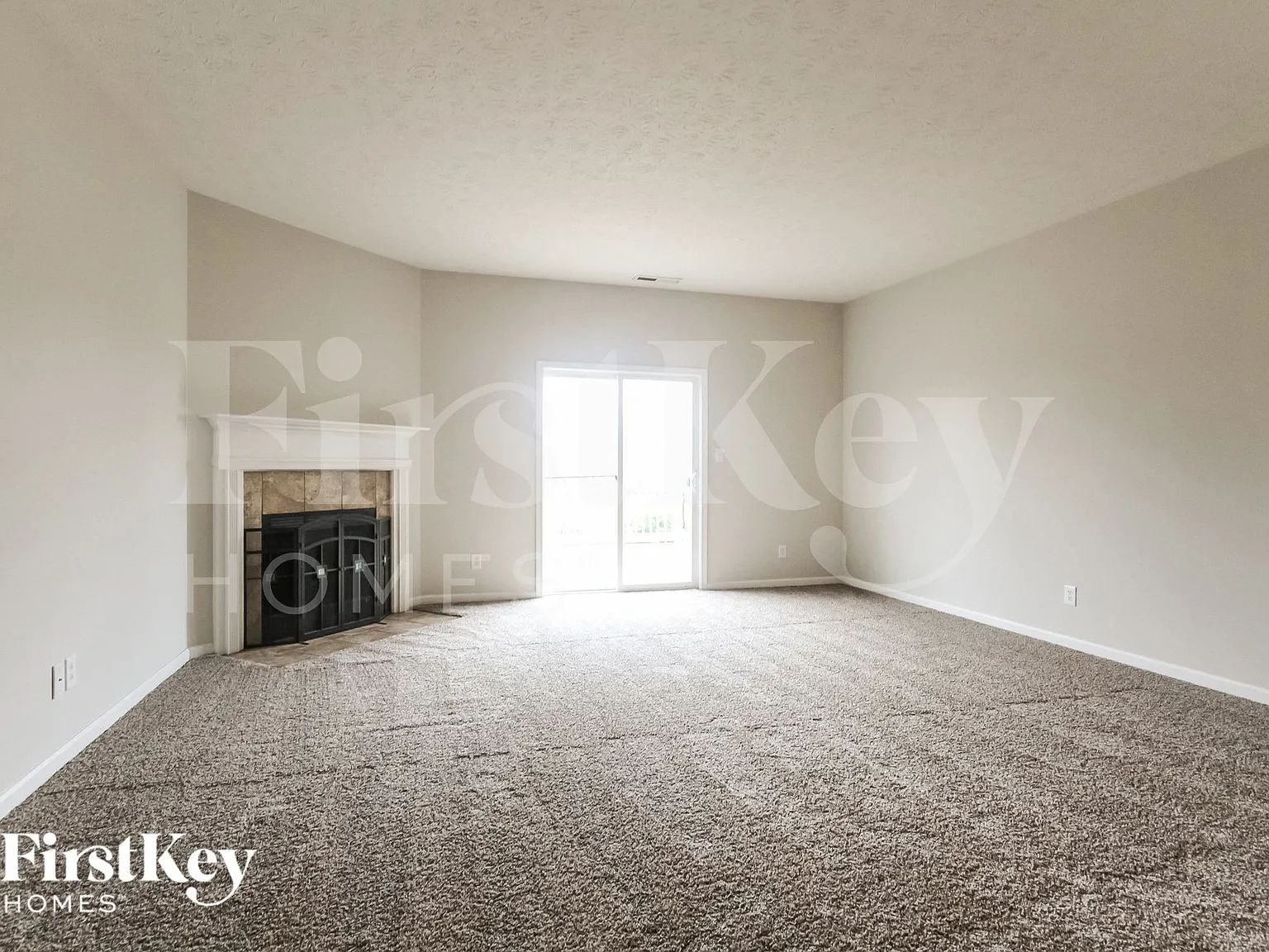 3 bed, 2.0 bath, 1692 sqft, $2,330 — Photo 2