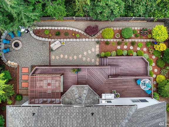 Attention to detail in this home shows on the park like backyard which has been well manicured and cared for over the years.