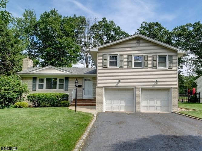 1st image of 95 Woodbine Cir