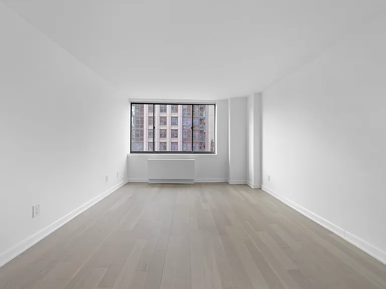 77 W 24th St #15E — Photo 10