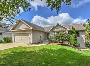 10 Tern Cir, Madison, WI 53716