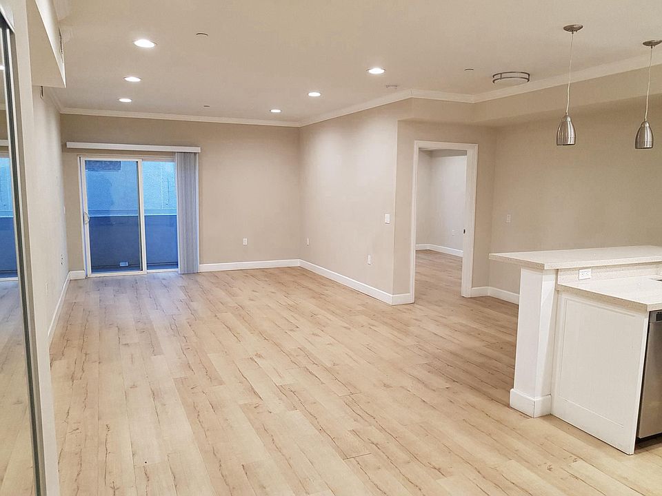 1st image of 14915 Roscoe Blvd #208