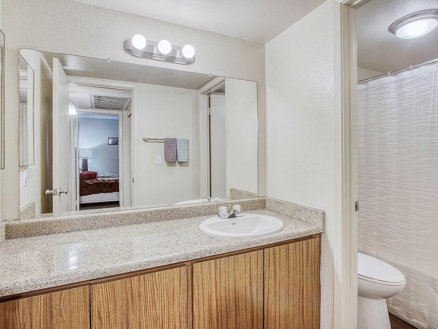 2575 West 24th Street — Photo 2