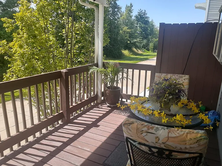 1614 Forest Hills Dr — Photo 2
