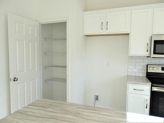 4th image of 28 Glenbrook Ct