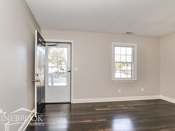 3rd image of 3001 Boyle Ave