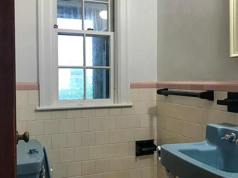 Tiffany St — Photo 8