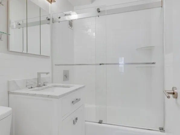 220 East 54th Street image 6 of 10