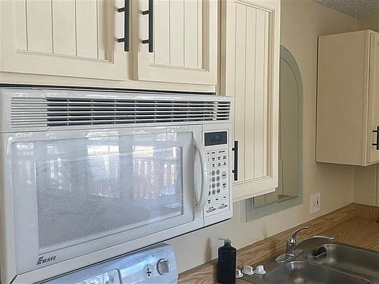 2033 N Country Club Dr — Photo 12