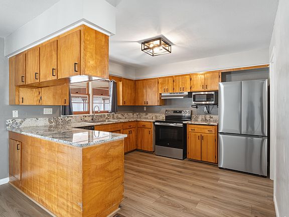 3rd image of 22 E 15th St