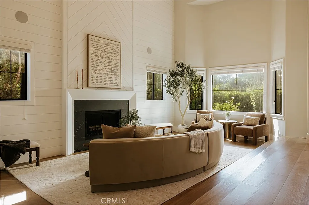 5 bed, 4.5 bath, 3655 sqft, $16,000 — Photo 3