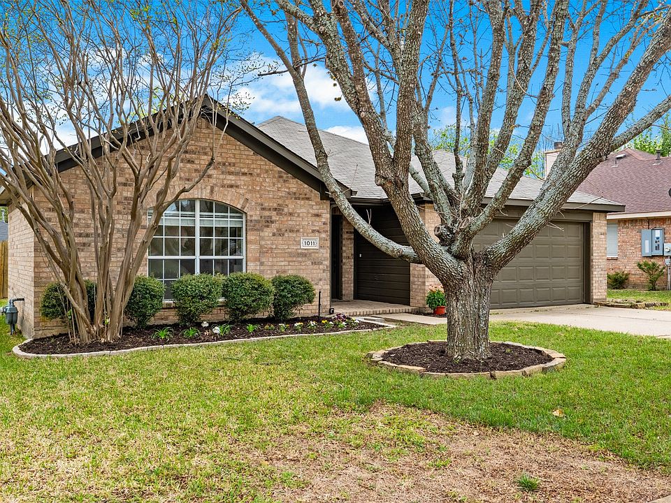 1st image of 1011 Ridgecrest Dr