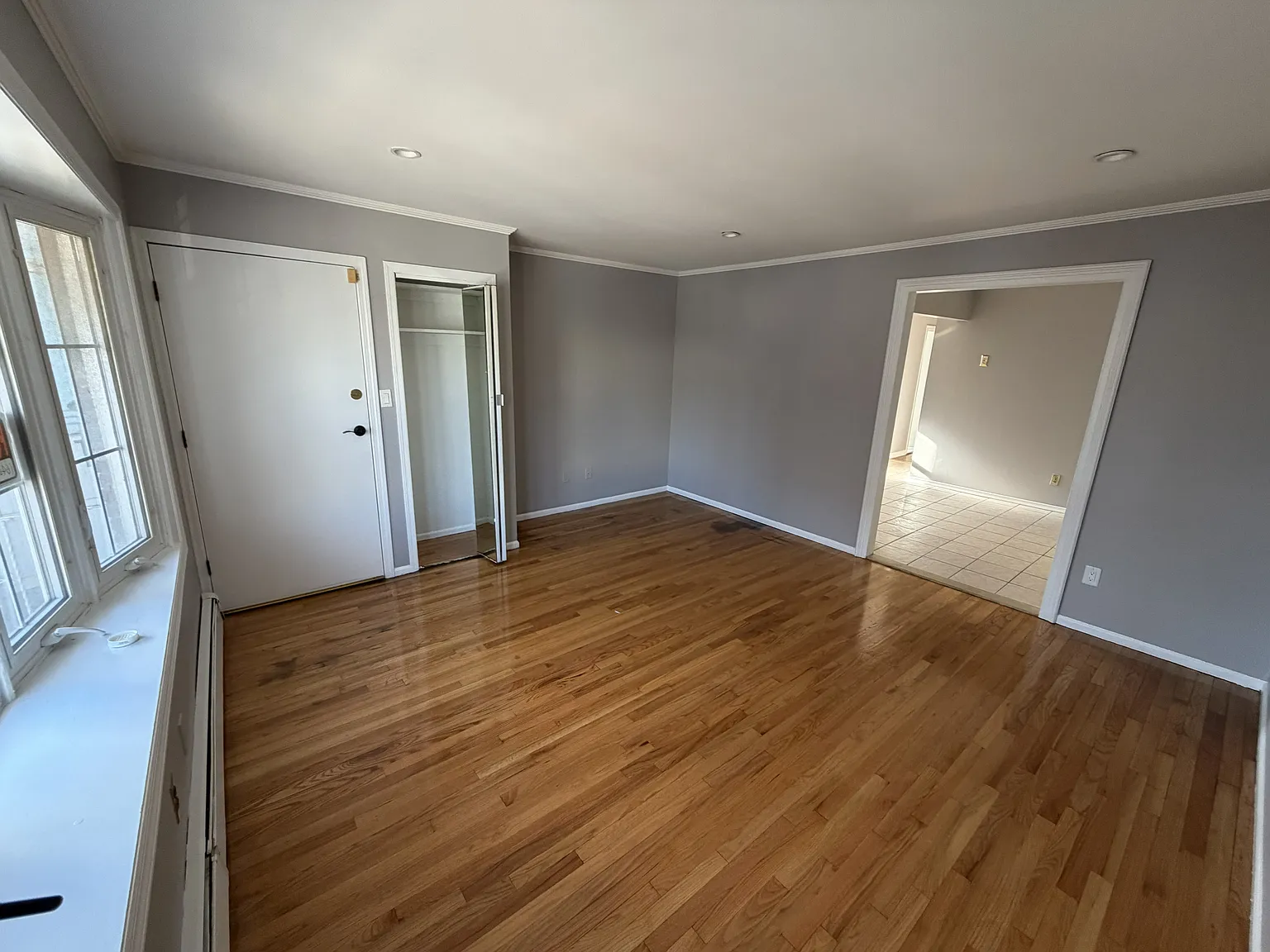 3 bed, 1000 sqft, $2,200 — Photo 1
