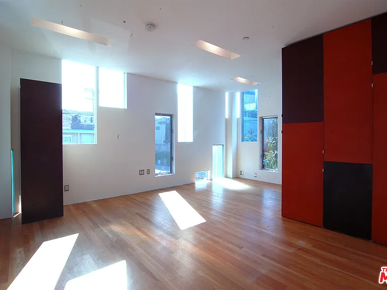 116 Pacific Ave — Photo 9