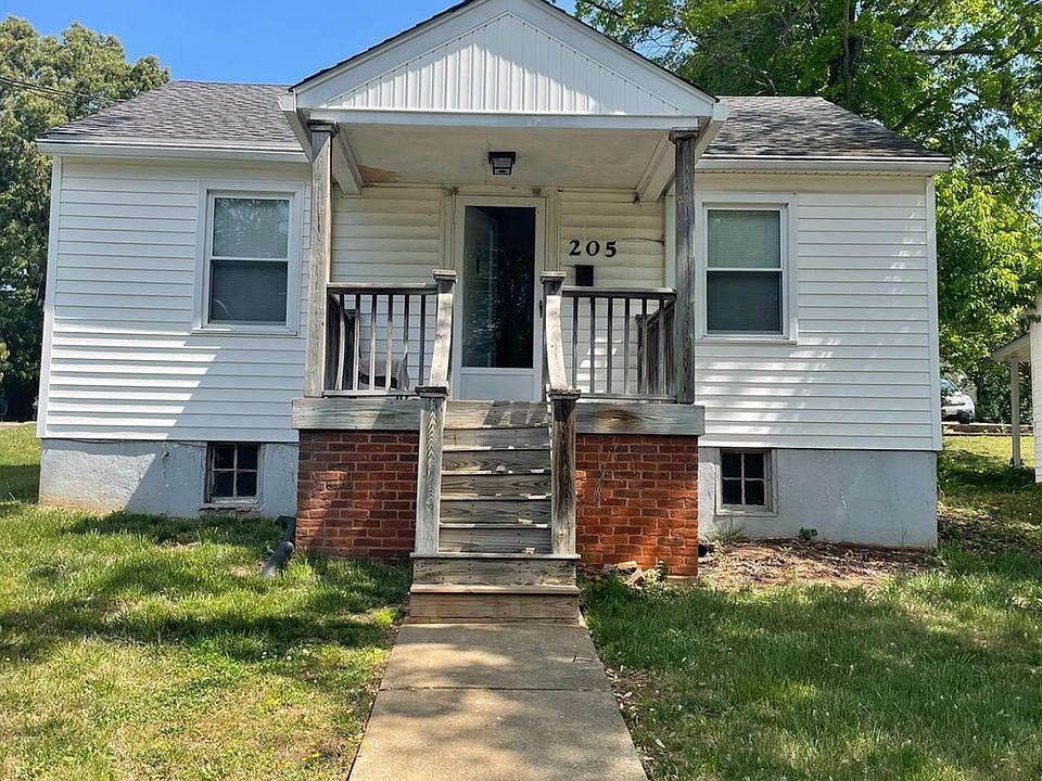 1st image of 205 College Dr