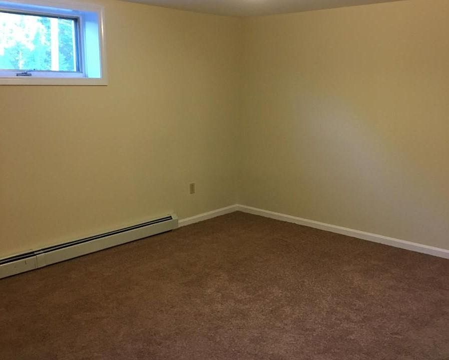 16 Mill St, Springvale, ME 04083 Zillow