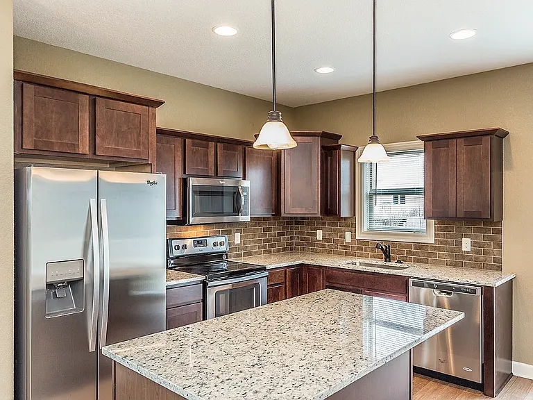1647 Glade Dr SW — Photo 3