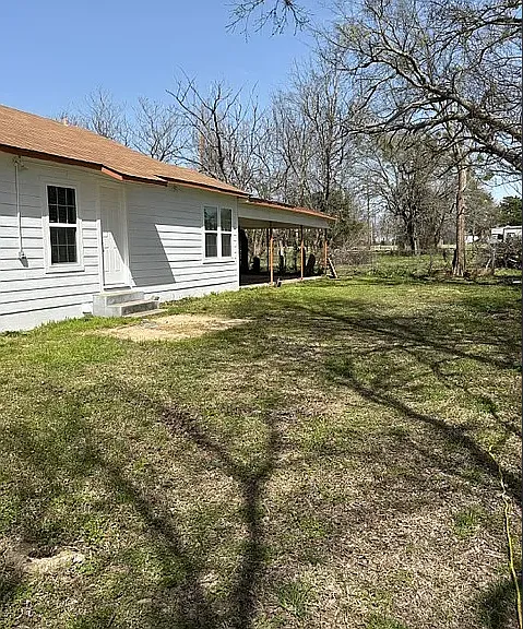5532 Farm Road 71 E — Photo 2