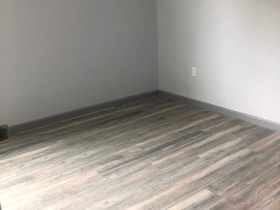 2nd image of 124 Fleming Ave Bsmt 1