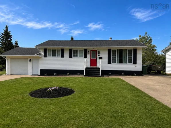 4 Balsam Cir, Lower Sackville, NS B4C 1A9