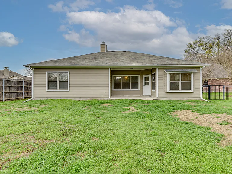 102 Paloma Cir — Photo 33