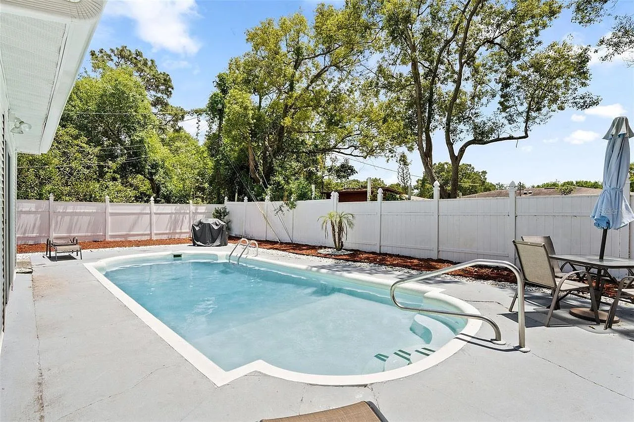 4 bed, 1600 sqft, $3,500 — Photo 2