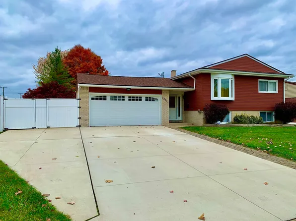 38311 Monterey Dr, Sterling Heights, MI 48312
