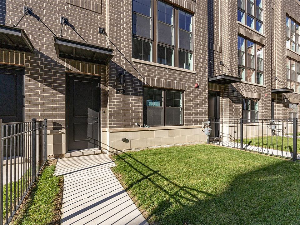 2nd image of 4442 S Drexel Blvd #F