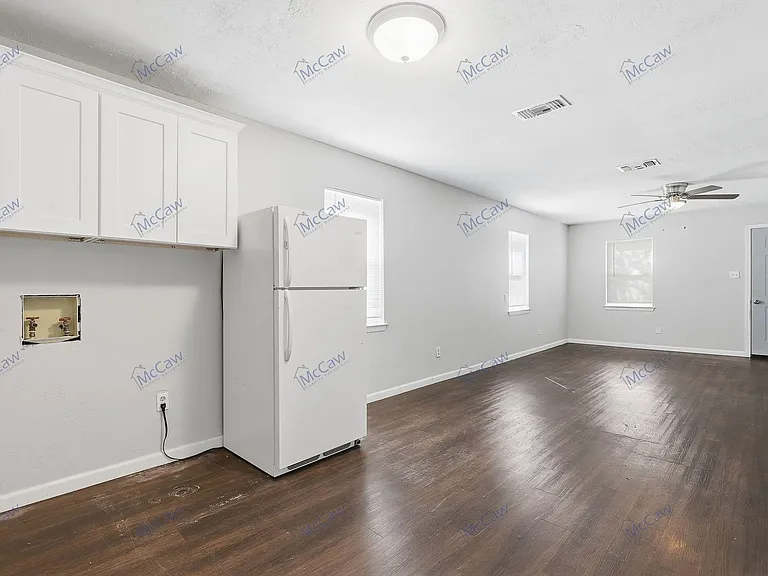 217 Joyce St #B — Photo 9