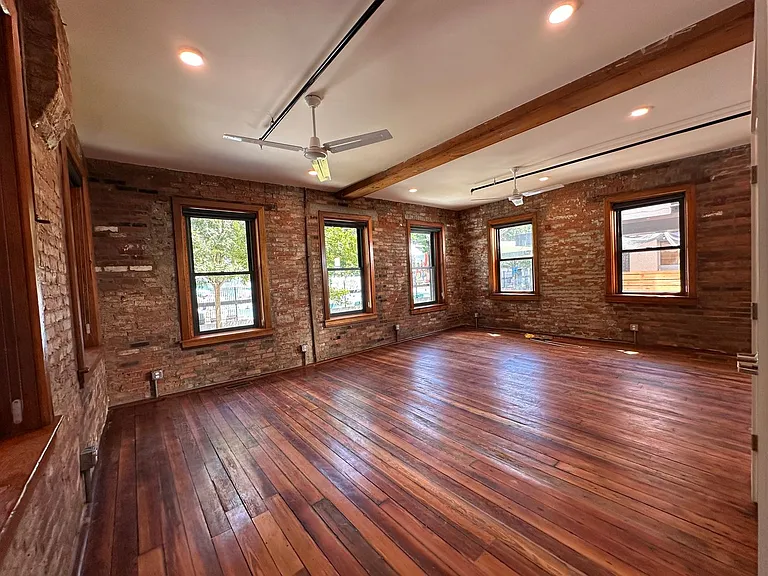 209 Woodward St — Photo 10
