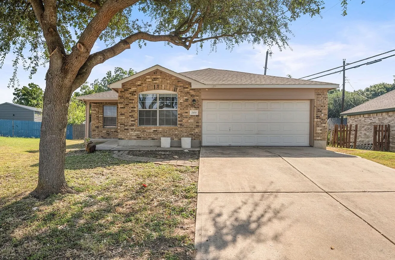 3 bed, 1704 sqft, $2,000 — Photo 1