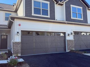 8488 Liberty Ln, Woodridge, IL 60517
