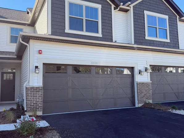 8488 Liberty Ln, Woodridge, IL 60517