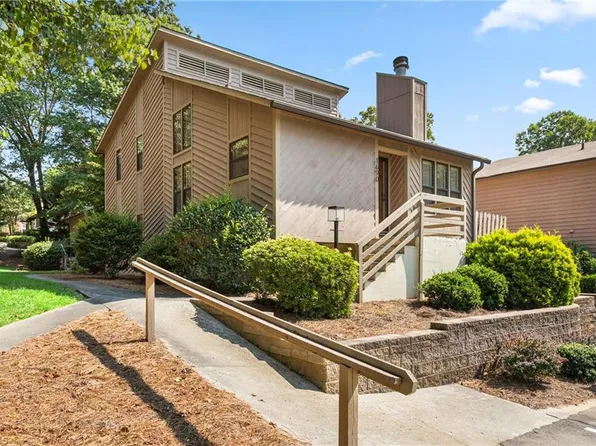 1690 Stonewood Dr, Winston Salem, NC 27103